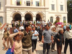 Trước Tòa án huyện Gò Dầu, tỉnh Tây Ninh ngày 03/3/2016. Ảnh: Ls Võ An Đôn