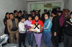 Thúy Nga đang cười mỉm.